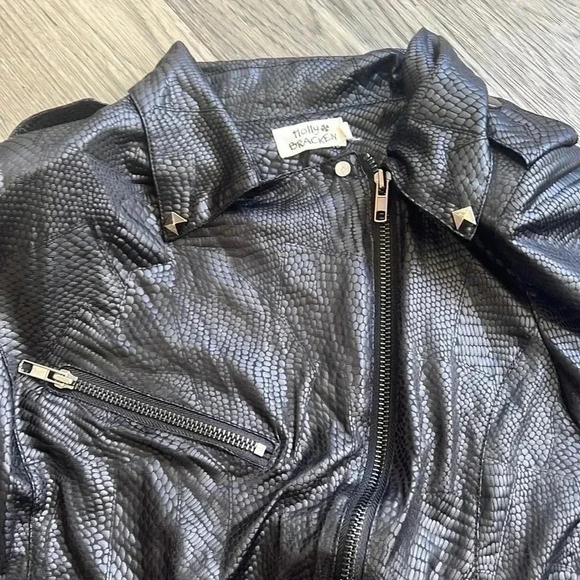 🔥molly Bracken🔥 | Black snakeskin pattern light jacket - Picture 4 of 12
